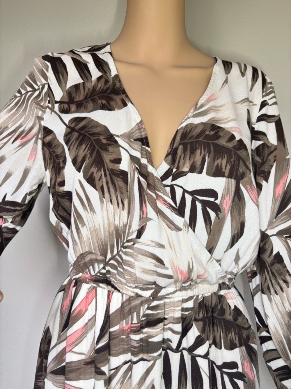 Old Navy White Tropical-Print Long Sleeve Wrap Dress with Brown and Pink Accents - Picture 5 of 16